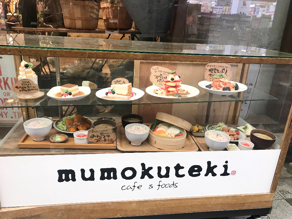 ショーケース　mumokutekicafe