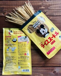 黄色のミッキーマウス型の米粉麺